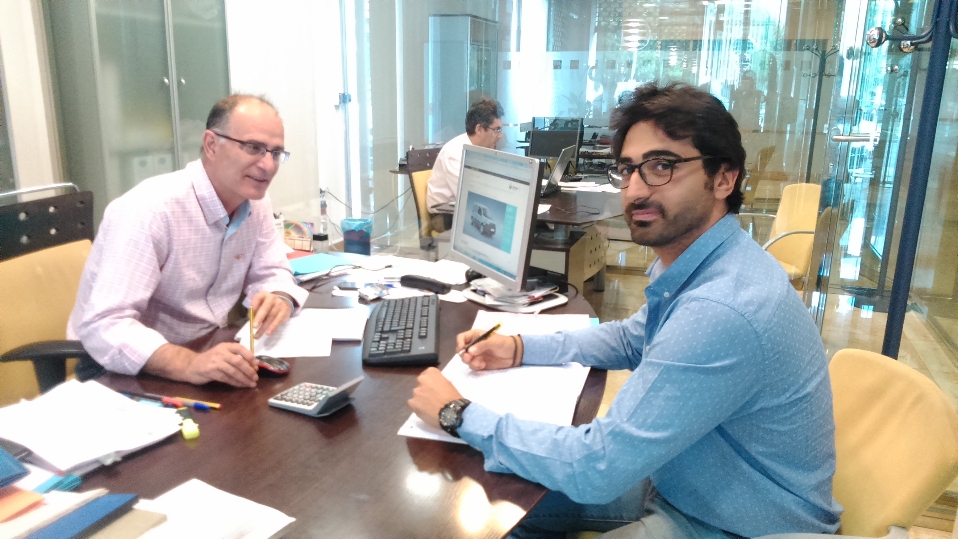 ufficio_con_Jesus_Helguera